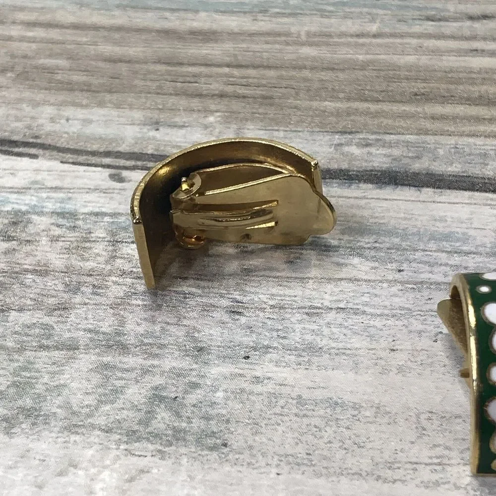 Daisy Flower Green‎ White Earrings gold Tone Huggie Clip-on Estate